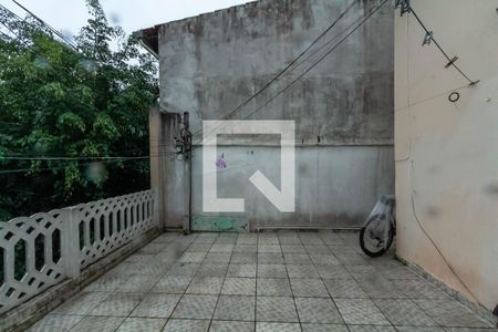 Casa à venda com 180m², 3 quartos e 2 vagas Casa à venda com 180m², 3 quartos e 2 vagasVaranda