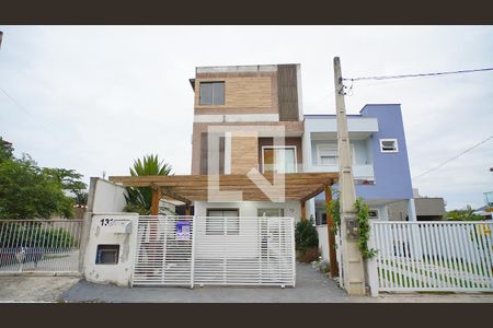 Fachada de casa para alugar com 3 quartos, 170m² em São João do Rio Vermelho, Florianópolis