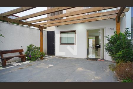 Garagem de casa para alugar com 3 quartos, 170m² em São João do Rio Vermelho, Florianópolis