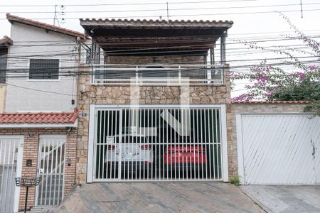 Casa à venda com 214m², 3 quartos e 2 vagas Casa à venda com 214m², 3 quartos e 2 vagasFachada