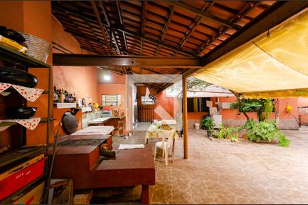 Casa à venda com 292m², 4 quartos e 4 vagasQuintal