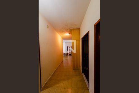 Casa à venda com 292m², 4 quartos e 4 vagasCorredor