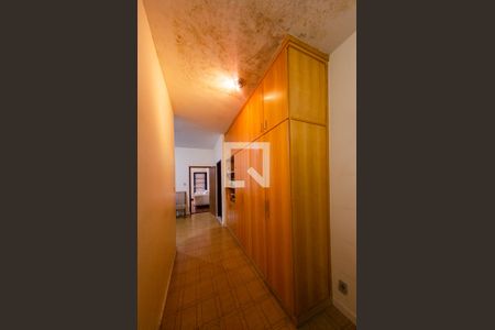 Casa à venda com 292m², 4 quartos e 4 vagasCorredor