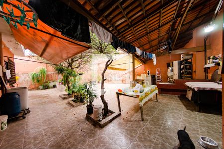 Casa à venda com 292m², 4 quartos e 4 vagasQuintal