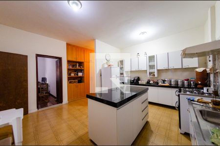 Casa à venda com 292m², 4 quartos e 4 vagasCozinha