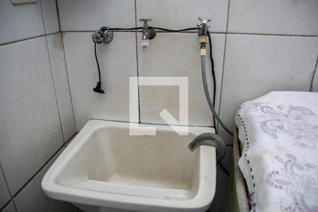 Casa de condomínio à venda com 76m², 2 quartos e 1 vagaÁrea de Serviço