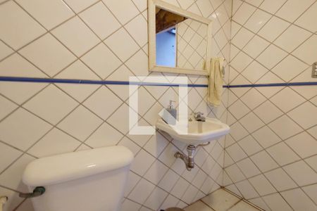 Casa à venda com 380m², 3 quartos e 3 vagasBanheiro 2