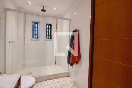 Casa à venda com 380m², 3 quartos e 3 vagasBanheiro da Suíte 1