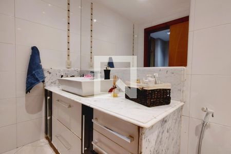 Casa à venda com 380m², 3 quartos e 3 vagasBanheiro da Suíte 1