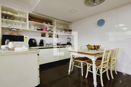 Casa à venda com 380m², 3 quartos e 3 vagasCozinha - Armários