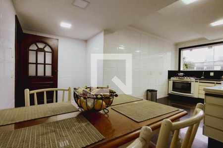 Casa à venda com 380m², 3 quartos e 3 vagasCozinha - Armários