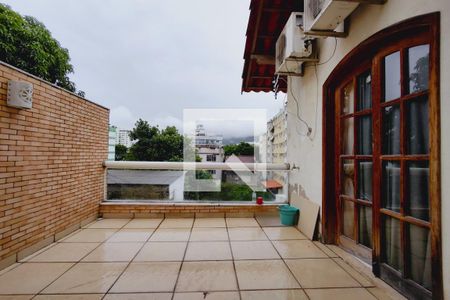 Casa à venda com 380m², 3 quartos e 3 vagasVaranda 