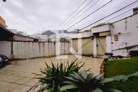 Casa à venda com 380m², 3 quartos e 3 vagasFachada Frente 