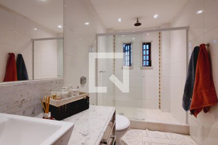 Casa à venda com 380m², 3 quartos e 3 vagasBanheiro da Suíte 1