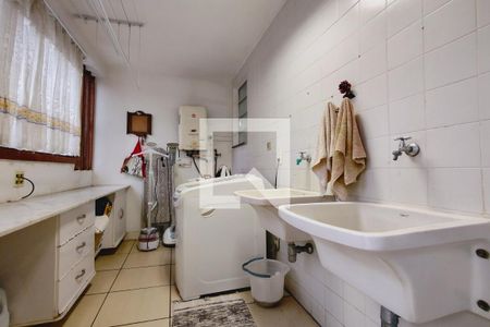 Casa à venda com 380m², 3 quartos e 3 vagasLavanderia