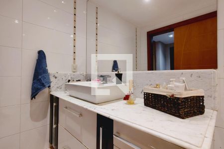 Casa à venda com 380m², 3 quartos e 3 vagasBanheiro da Suíte 1