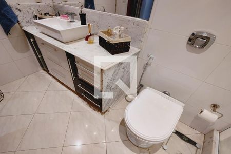 Casa à venda com 380m², 3 quartos e 3 vagasBanheiro da Suíte 1