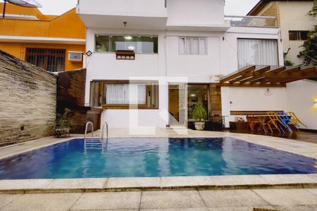 Casa à venda com 380m², 3 quartos e 3 vagasFachada Fundos 