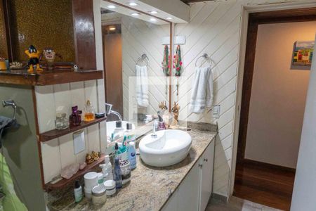 Casa à venda com 397m², 6 quartos e 2 vagasBanheiro Social