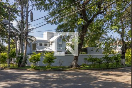 Casa de condomínio à venda com 1000m², 8 quartos e 4 vagas Casa de condomínio à venda com 1000m², 8 quartos e 4 vagasFachada