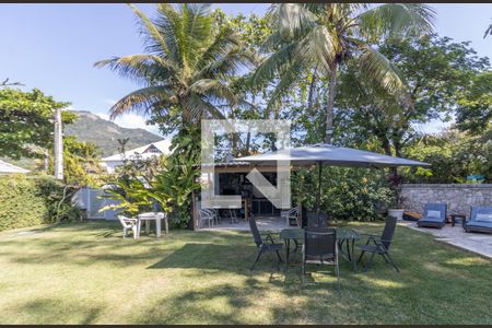 Casa de condomínio à venda com 1000m², 8 quartos e 4 vagas Casa de condomínio à venda com 1000m², 8 quartos e 4 vagasÁrea externa