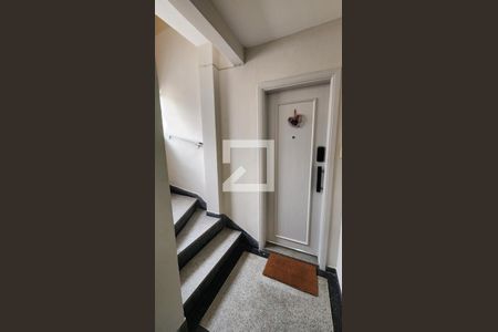 Apartamento para alugar com 50m², 1 quarto e 1 vaga Apartamento para alugar com 50m², 1 quarto e 1 vagaEscada