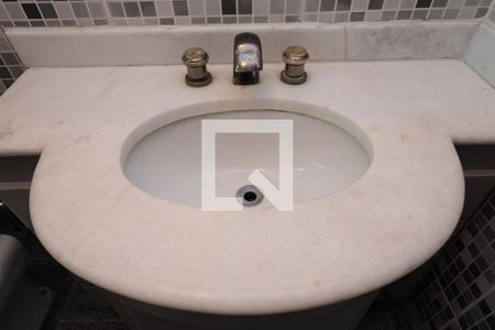 Apartamento à venda com 220m², 3 quartos e 2 vagasBanheiro da Suíte 2