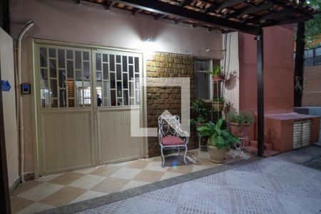 Apartamento à venda com 68m², 2 quartos e 1 vaga Apartamento à venda com 68m², 2 quartos e 1 vagaHall