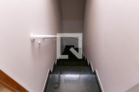 Casa à venda com 75m², 3 quartos e 2 vagasEscada