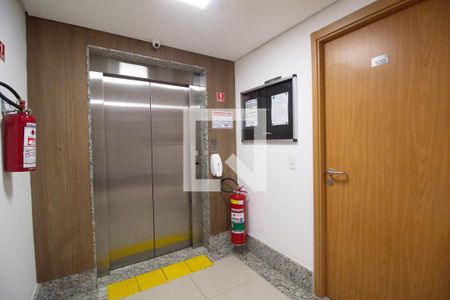 Apartamento para alugar com 43m², 2 quartos e 1 vaga Apartamento para alugar com 43m², 2 quartos e 1 vagaHall social - Elevadores