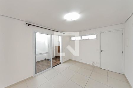 Sala de casa de condomínio para alugar com 2 quartos, 82m² em Vila Santa Clara, São Paulo