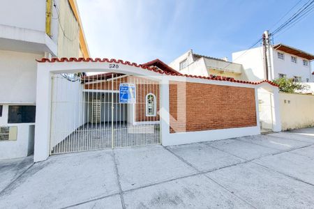 Casa para alugar com 110m², 3 quartos e 2 vagasFachada