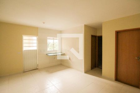 Sala e Cozinha de apartamento para alugar com 2 quartos, 50m² em Jardim Santa Teresinha, São Paulo