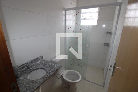 Banheiro de apartamento para alugar com 2 quartos, 50m² em Jardim Santa Teresinha, São Paulo