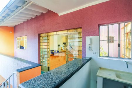 Casa à venda com 153m², 3 quartos e 2 vagasCopa do Salão de Festas