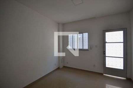 Sala de casa para alugar com 2 quartos, 68m² em Heliópolis, Belford Roxo