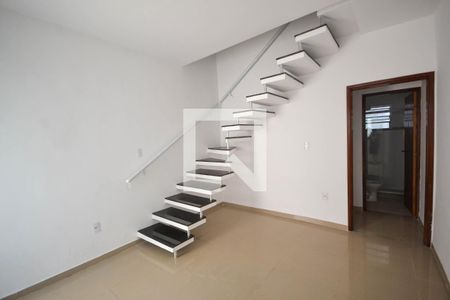 Sala de casa para alugar com 2 quartos, 68m² em Heliópolis, Belford Roxo