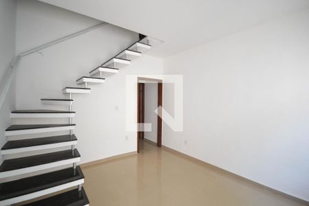 Sala de casa para alugar com 2 quartos, 68m² em Heliópolis, Belford Roxo