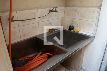 Casa à venda com 128m², 3 quartos e 2 vagasLateral