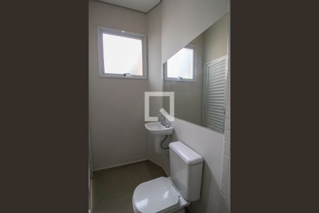 Casa de condomínio para alugar com 310m², 3 quartos e 2 vagasBanheiro de serviço