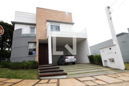 Casa de condomínio para alugar com 310m², 3 quartos e 2 vagasFachada