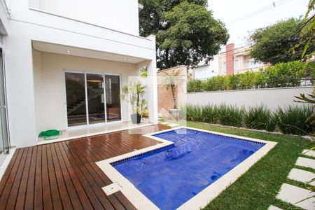 Casa de condomínio para alugar com 310m², 3 quartos e 2 vagasQuintal/Piscina