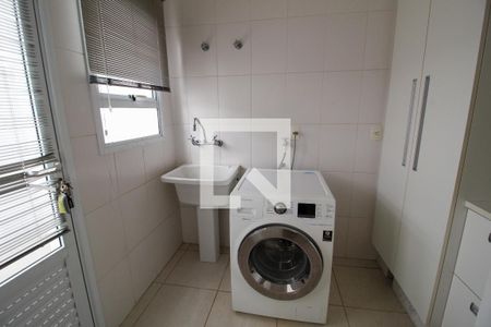 Casa de condomínio para alugar com 310m², 3 quartos e 2 vagasÁrea de Serviço