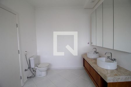 Casa de condomínio para alugar com 310m², 3 quartos e 2 vagasBanheiro da Suíte 1