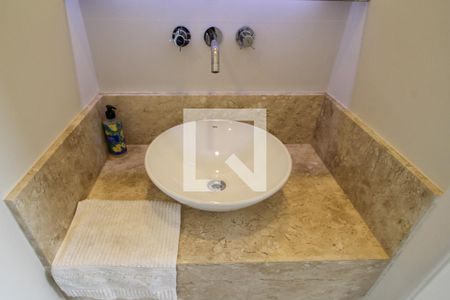 Casa de condomínio para alugar com 310m², 3 quartos e 2 vagasLavabo