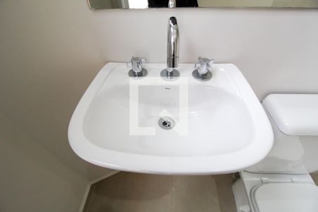 Casa de condomínio para alugar com 310m², 3 quartos e 2 vagasBanheiro de serviço