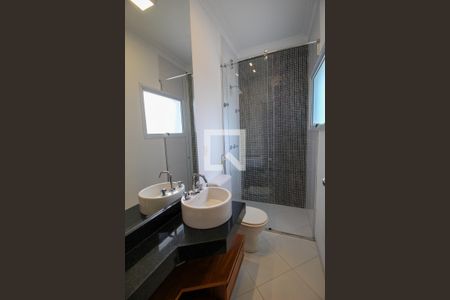 Casa de condomínio para alugar com 310m², 3 quartos e 2 vagasBanheiro da Suíte 2