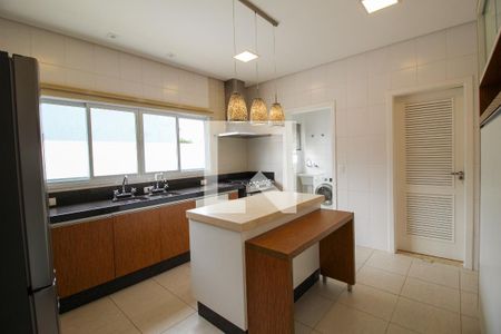 Casa de condomínio para alugar com 310m², 3 quartos e 2 vagasCozinha