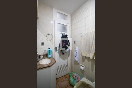 Apartamento à venda com 219m², 2 quartos e 1 vaga Apartamento à venda com 219m², 2 quartos e 1 vagaBanheiro da área de serviço