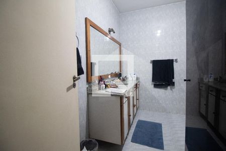 Apartamento à venda com 219m², 2 quartos e 1 vaga Apartamento à venda com 219m², 2 quartos e 1 vagaBanheiro da suíte